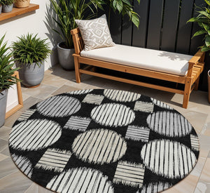 Homeroots 3' Stylish Beige Brown And Ivory Geometric Area Rug – Perfect For Indoor Or Outdoor Spaces! 8' Round Polyester 593566