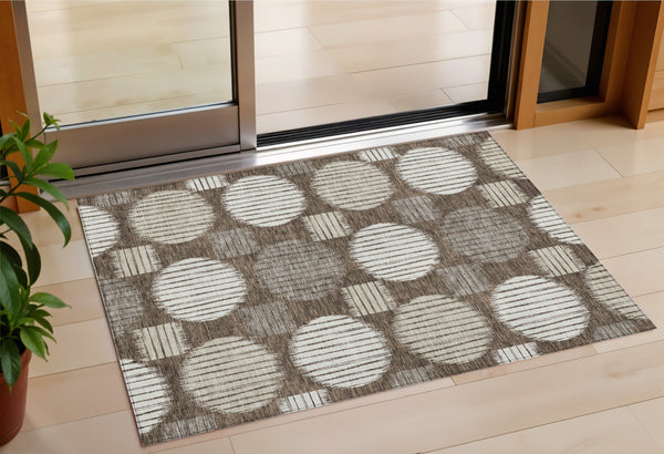 Homeroots 3' Stylish Beige Brown And Ivory Geometric Area Rug – Perfect For Indoor Or Outdoor Spaces! 3' X 5' Polyester 593570