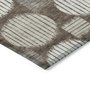 Homeroots 3' Stylish Beige Brown And Ivory Geometric Area Rug – Perfect For Indoor Or Outdoor Spaces! 3' X 5' Polyester 593570