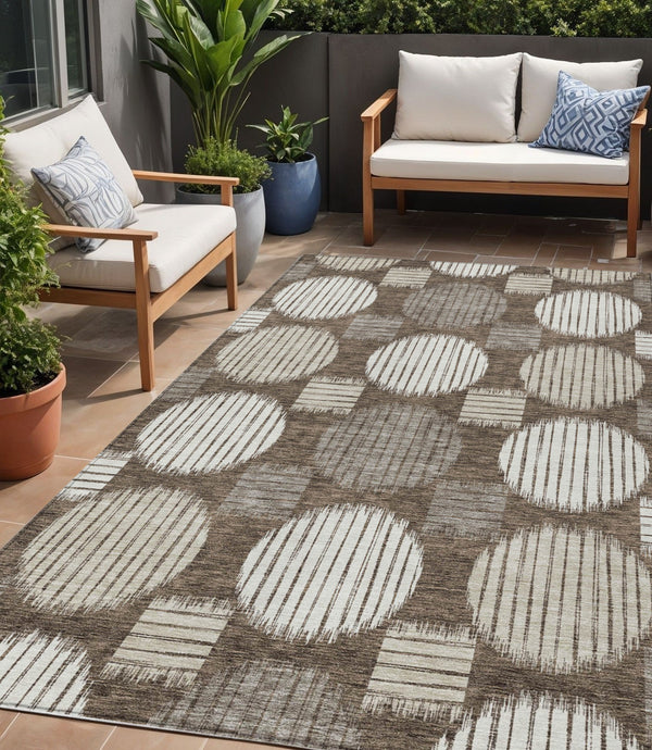 Homeroots 3' Stylish Beige Brown And Ivory Geometric Area Rug – Perfect For Indoor Or Outdoor Spaces! 5' X 8' Polyester 593571