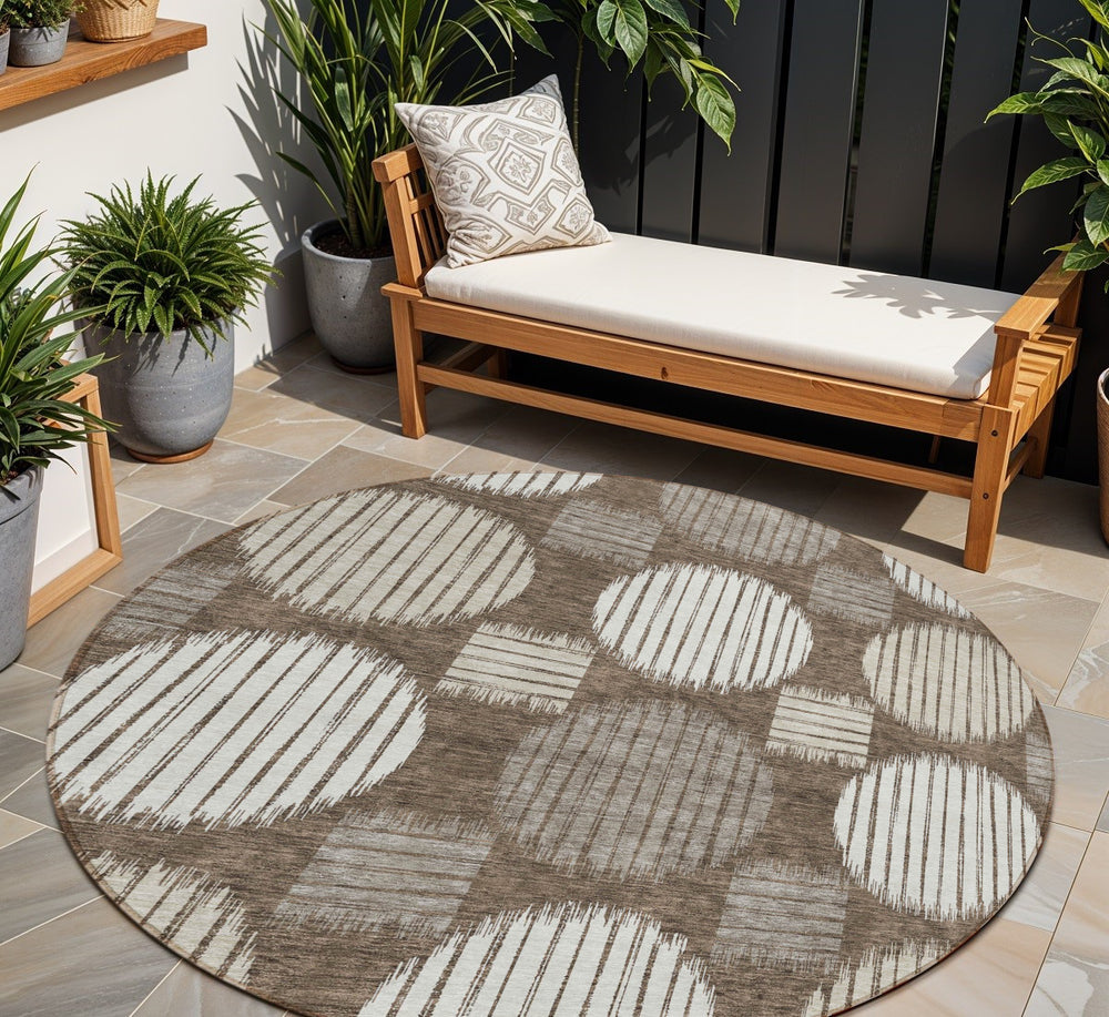 Homeroots 3' Stylish Beige Brown And Ivory Geometric Area Rug – Perfect For Indoor Or Outdoor Spaces! 8' Round Polyester 593572