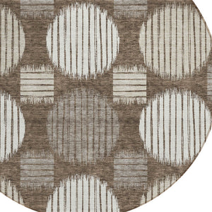 Homeroots 3' Stylish Beige Brown And Ivory Geometric Area Rug – Perfect For Indoor Or Outdoor Spaces! 8' Round Polyester 593572