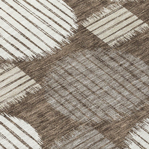 Homeroots 3' Stylish Beige Brown And Ivory Geometric Area Rug – Perfect For Indoor Or Outdoor Spaces! 8' Round Polyester 593572