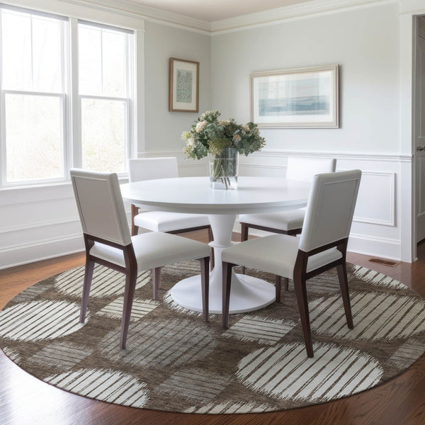 Homeroots 3' Stylish Beige Brown And Ivory Geometric Area Rug – Perfect For Indoor Or Outdoor Spaces! 8' Round Polyester 593572