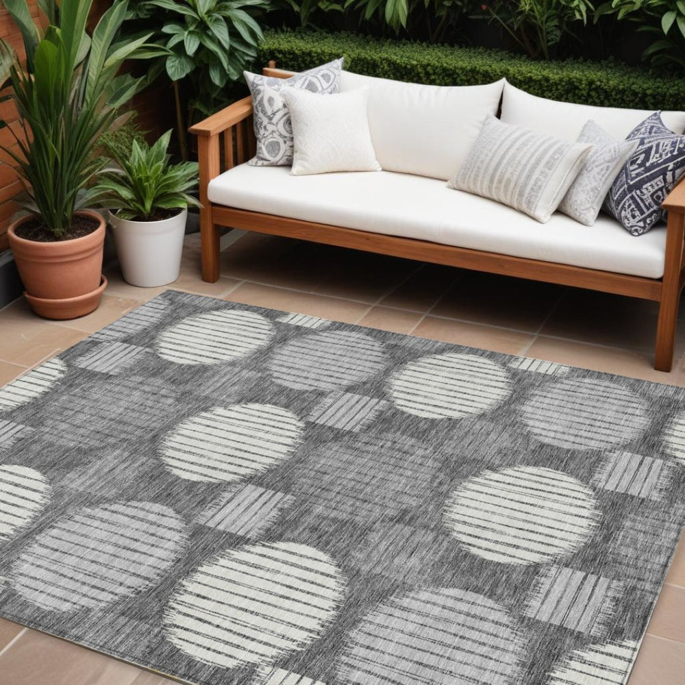 HomeRoots 9' Charcoal and Ivory Geometric Washable Area Rug for Indoor and Outdoor Spaces – Modern Style! 9' X 12' 593580
