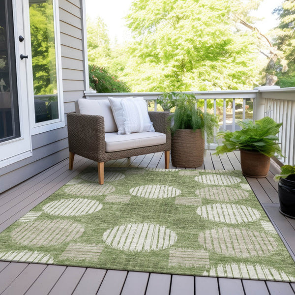 Homeroots 3' Stylish Beige Brown And Ivory Geometric Area Rug – Perfect For Indoor Or Outdoor Spaces! 5' X 8' Polyester 593583