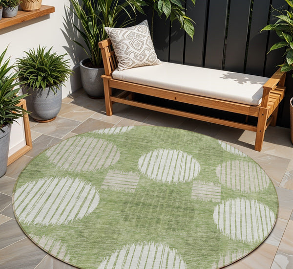 Homeroots 3' Stylish Beige Brown And Ivory Geometric Area Rug – Perfect For Indoor Or Outdoor Spaces! 8' Round Polyester 593584
