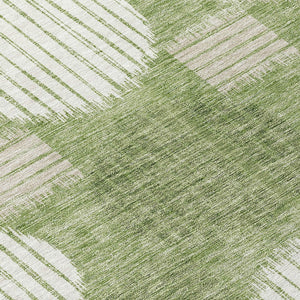 Homeroots 3' Stylish Beige Brown And Ivory Geometric Area Rug – Perfect For Indoor Or Outdoor Spaces! 8' Round Polyester 593584