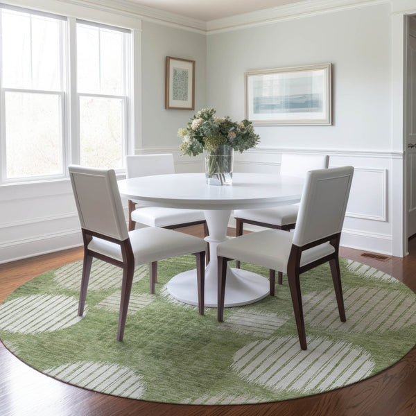 Homeroots 3' Stylish Beige Brown And Ivory Geometric Area Rug – Perfect For Indoor Or Outdoor Spaces! 8' Round Polyester 593584