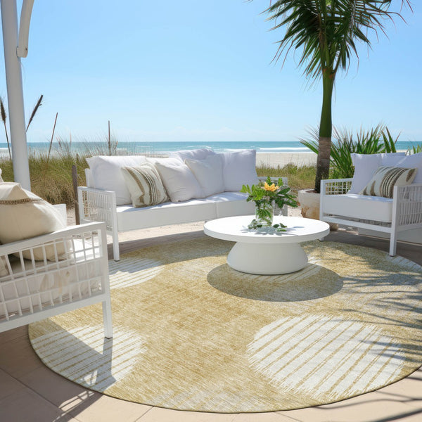 Homeroots 3' Stylish Beige Brown And Ivory Geometric Area Rug – Perfect For Indoor Or Outdoor Spaces! 8' Round Polyester 593590