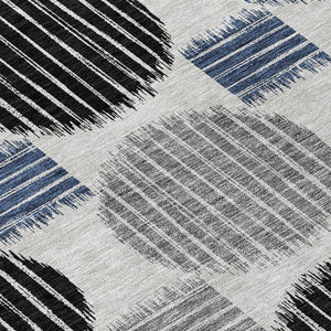 Homeroots 3' Stylish Beige Brown And Ivory Geometric Area Rug – Perfect For Indoor Or Outdoor Spaces! 8' Round Polyester 593596