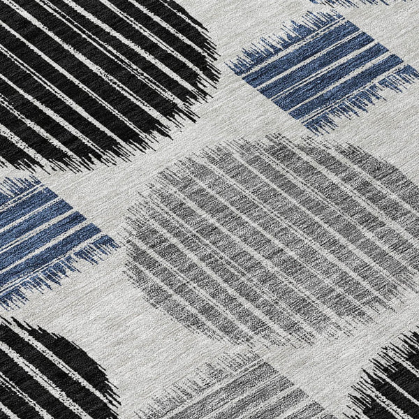 Homeroots 3' Stylish Beige Brown And Ivory Geometric Area Rug – Perfect For Indoor Or Outdoor Spaces! 8' Round Polyester 593596