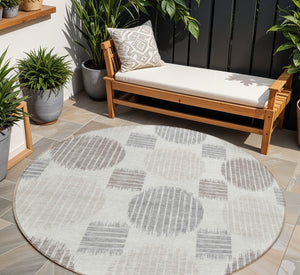 Homeroots 3' Stylish Beige Brown And Ivory Geometric Area Rug – Perfect For Indoor Or Outdoor Spaces! 8' Round Polyester 593602