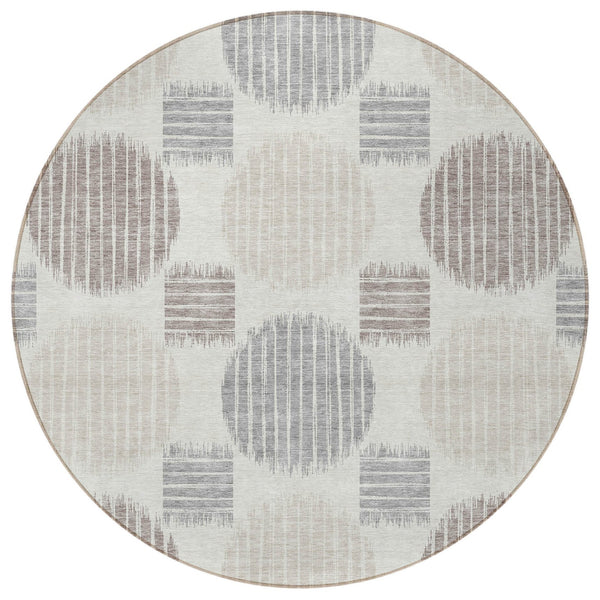 Homeroots 3' Stylish Beige Brown And Ivory Geometric Area Rug – Perfect For Indoor Or Outdoor Spaces! 8' Round Polyester 593602