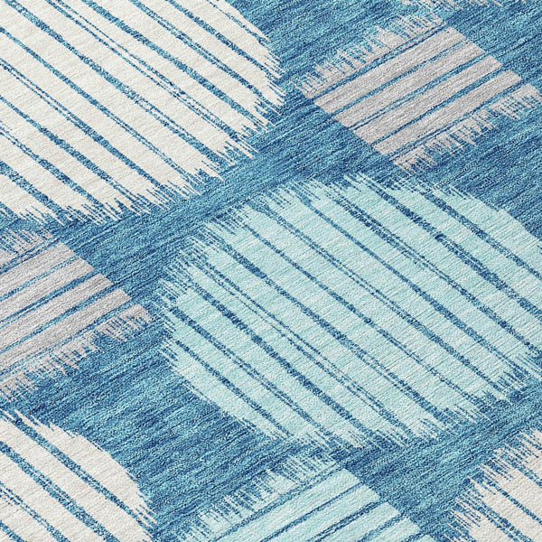 Homeroots 3' Stylish Beige Brown And Ivory Geometric Area Rug – Perfect For Indoor Or Outdoor Spaces! 8' Round Polyester 593638