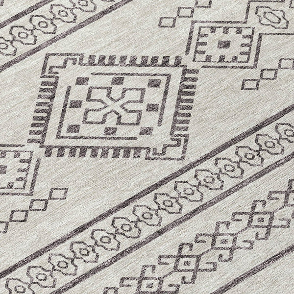 Homeroots 3' Stylish Beige & Brown Southwestern Washable Rug For Indoor And Outdoor Living Spaces Decor 8' Round Polyester 593644