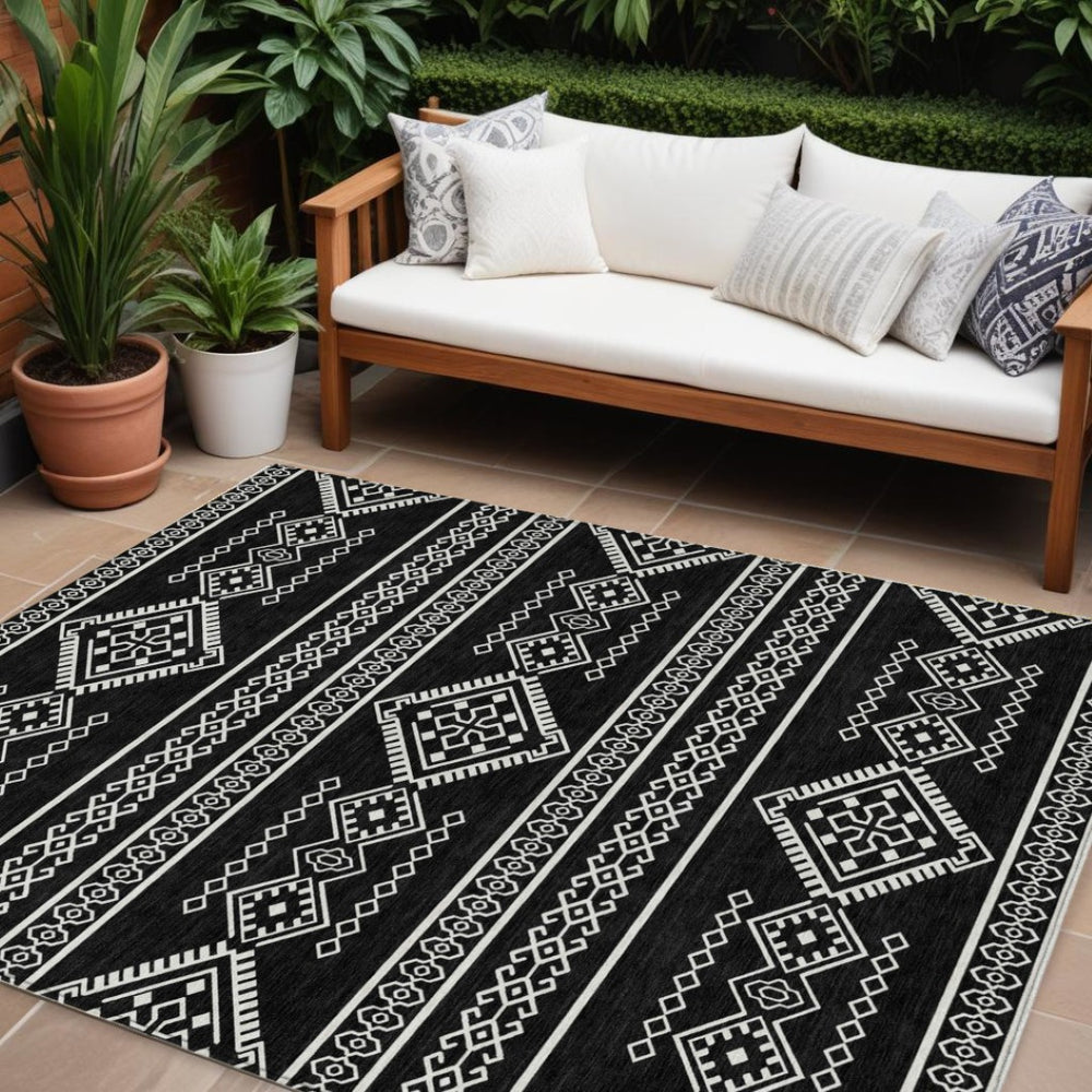 HomeRoots 5' Southwestern Washable Area Rug in Black and Ivory - Durable, Stylish, Perfect for Indoor/Outdoor Use 8' X 10' 593651