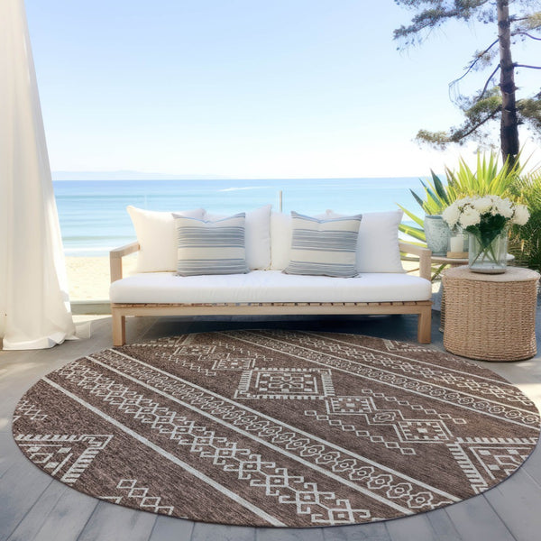 Homeroots 3' Stylish Beige & Brown Southwestern Washable Rug For Indoor And Outdoor Living Spaces Decor 8' Round Polyester 593656