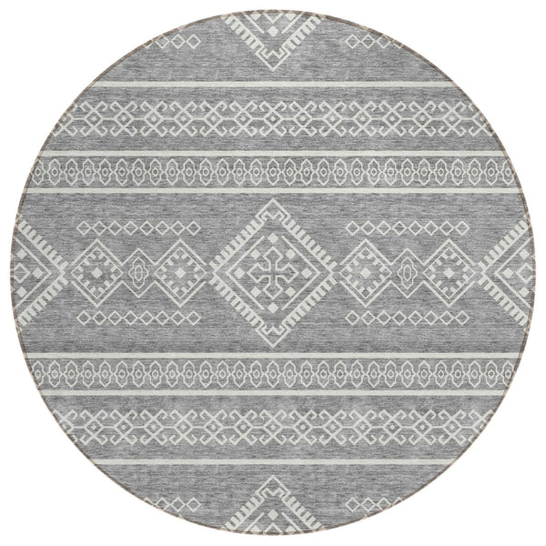 HomeRoots 5' Gray and Ivory Southwestern Area Rug - Washable Indoor/Outdoor Design for Versatile Spaces 8' Round 593686
