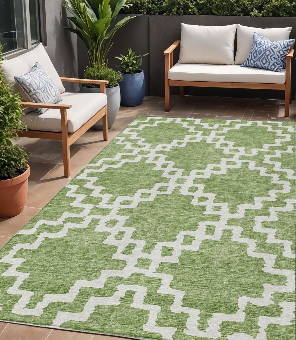 Homeroots 3' Artichoke Green And Ivory Geometric Washable Area Rug For Indoor And Outdoor Spaces, Durable Design 5' X 8' Polyester 593733