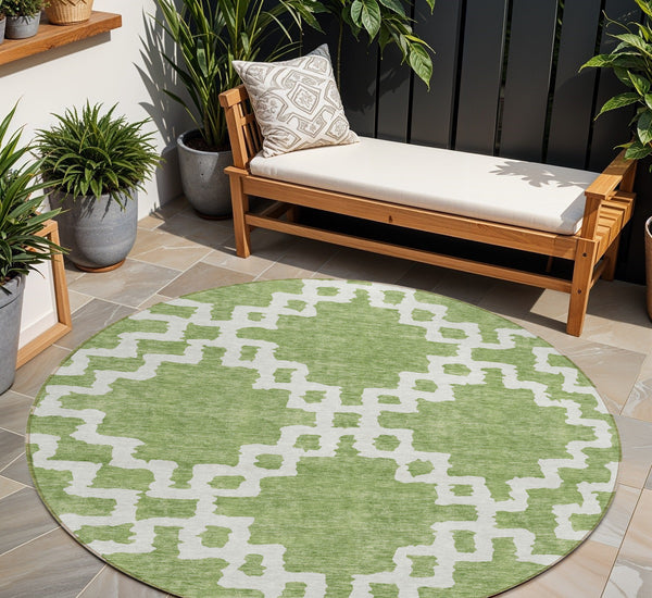 Homeroots 3' Artichoke Green And Ivory Geometric Washable Area Rug For Indoor And Outdoor Spaces, Durable Design 8' Round Polyester 593734