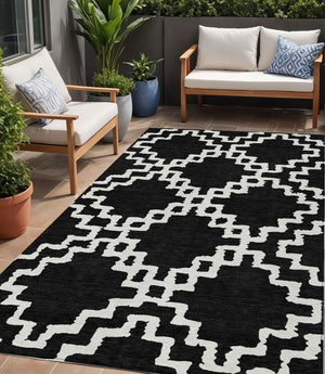 Homeroots 3' Artichoke Green And Ivory Geometric Washable Area Rug For Indoor And Outdoor Spaces, Durable Design 5' X 8' Polyester 593745