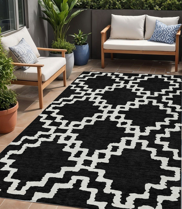 Homeroots 3' Artichoke Green And Ivory Geometric Washable Area Rug For Indoor And Outdoor Spaces, Durable Design 5' X 8' Polyester 593745