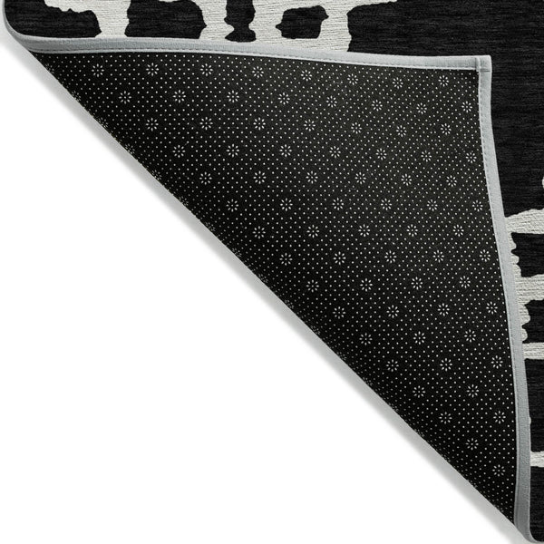 Homeroots 3' Artichoke Green And Ivory Geometric Washable Area Rug For Indoor And Outdoor Spaces, Durable Design 5' X 8' Polyester 593745