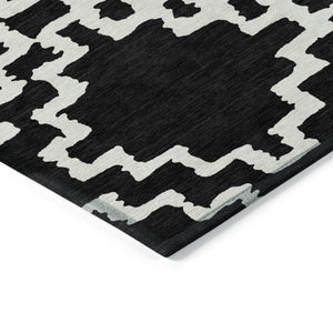 Homeroots 3' Artichoke Green And Ivory Geometric Washable Area Rug For Indoor And Outdoor Spaces, Durable Design 5' X 8' Polyester 593745