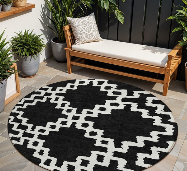 Homeroots 3' Artichoke Green And Ivory Geometric Washable Area Rug For Indoor And Outdoor Spaces, Durable Design 8' Round Polyester 593746