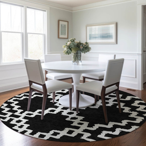 Homeroots 3' Artichoke Green And Ivory Geometric Washable Area Rug For Indoor And Outdoor Spaces, Durable Design 8' Round Polyester 593746