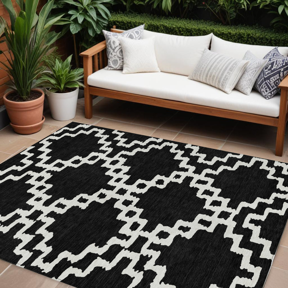 Homeroots 3' Artichoke Green And Ivory Geometric Washable Area Rug For Indoor And Outdoor Spaces, Durable Design 9' X 12' Polyester 593748