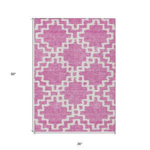 Homeroots 3' Artichoke Green And Ivory Geometric Washable Area Rug For Indoor And Outdoor Spaces, Durable Design 3' X 5' Polyester 593750