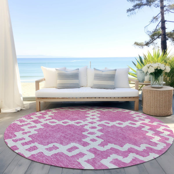 Homeroots 3' Artichoke Green And Ivory Geometric Washable Area Rug For Indoor And Outdoor Spaces, Durable Design 8' Round Polyester 593752
