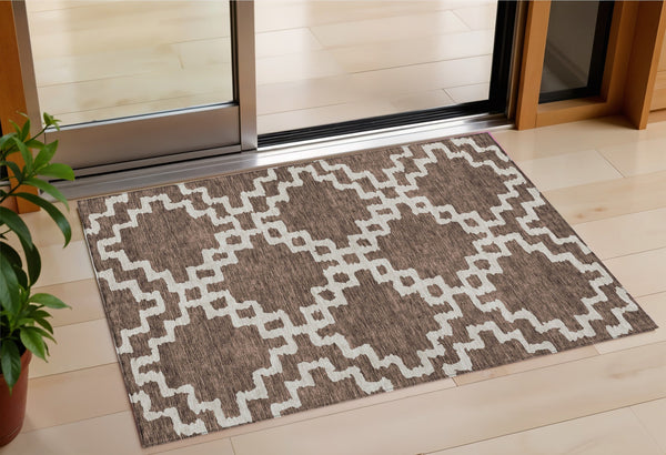 Homeroots 3' Artichoke Green And Ivory Geometric Washable Area Rug For Indoor And Outdoor Spaces, Durable Design 3' X 5' Polyester 593756