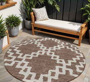 Homeroots 3' Artichoke Green And Ivory Geometric Washable Area Rug For Indoor And Outdoor Spaces, Durable Design 8' Round Polyester 593758