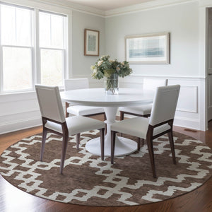 Homeroots 3' Artichoke Green And Ivory Geometric Washable Area Rug For Indoor And Outdoor Spaces, Durable Design 8' Round Polyester 593758