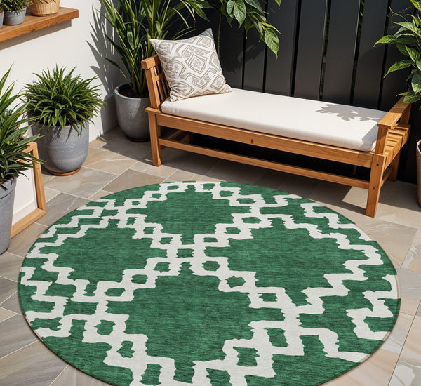 Homeroots 3' Artichoke Green And Ivory Geometric Washable Area Rug For Indoor And Outdoor Spaces, Durable Design 8' Round Polyester 593764