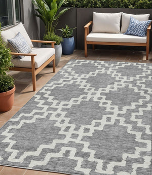 Homeroots 3' Artichoke Green And Ivory Geometric Washable Area Rug For Indoor And Outdoor Spaces, Durable Design 5' X 8' Polyester 593769