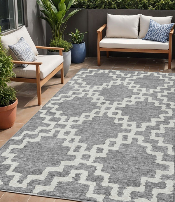 Homeroots 3' Artichoke Green And Ivory Geometric Washable Area Rug For Indoor And Outdoor Spaces, Durable Design 5' X 8' Polyester 593769