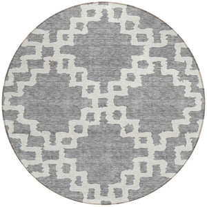 Homeroots 3' Artichoke Green And Ivory Geometric Washable Area Rug For Indoor And Outdoor Spaces, Durable Design 8' Round Polyester 593770
