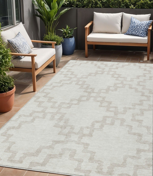 Homeroots 3' Artichoke Green And Ivory Geometric Washable Area Rug For Indoor And Outdoor Spaces, Durable Design 5' X 8' Polyester 593775
