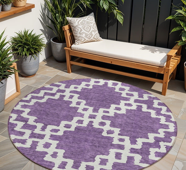 Homeroots 3' Artichoke Green And Ivory Geometric Washable Area Rug For Indoor And Outdoor Spaces, Durable Design 8' Round Polyester 593788