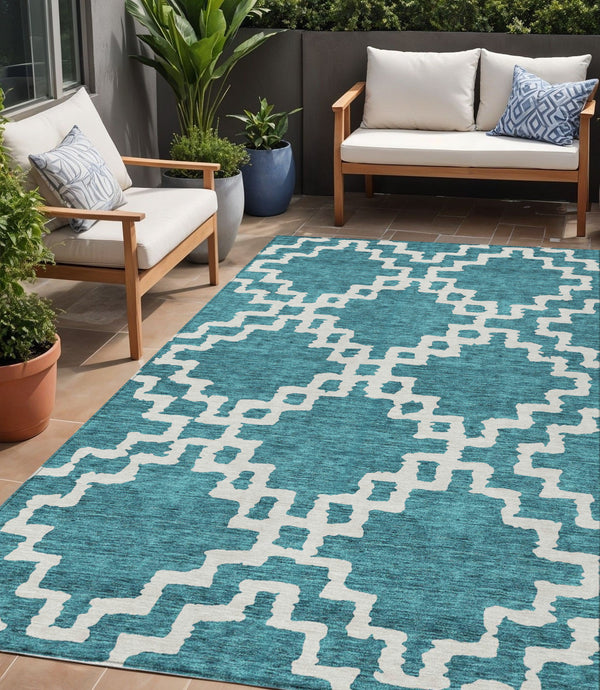 Homeroots 3' Artichoke Green And Ivory Geometric Washable Area Rug For Indoor And Outdoor Spaces, Durable Design 5' X 8' Polyester 593799