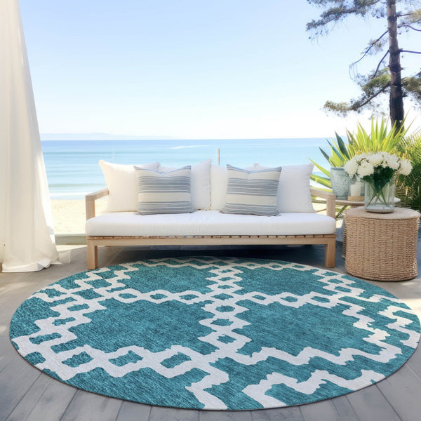 Homeroots 3' Artichoke Green And Ivory Geometric Washable Area Rug For Indoor And Outdoor Spaces, Durable Design 8' Round Polyester 593800