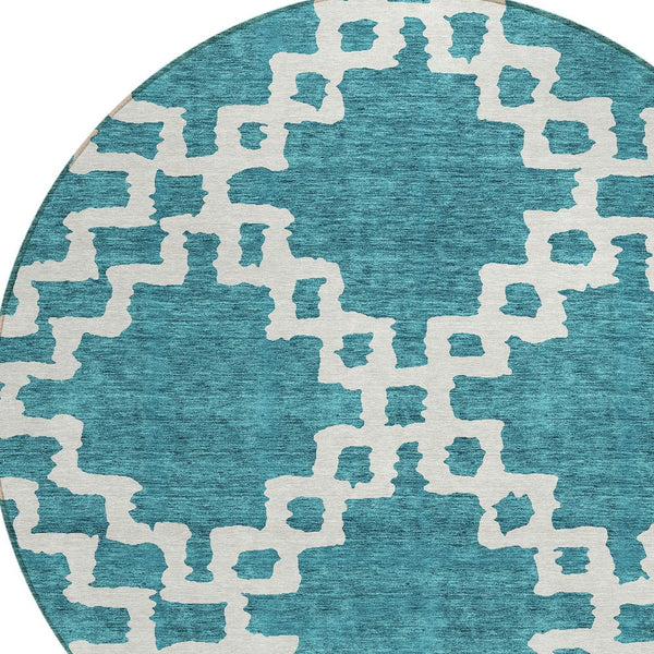 Homeroots 3' Artichoke Green And Ivory Geometric Washable Area Rug For Indoor And Outdoor Spaces, Durable Design 8' Round Polyester 593800