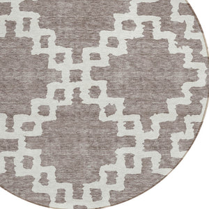 Homeroots 3' Artichoke Green And Ivory Geometric Washable Area Rug For Indoor And Outdoor Spaces, Durable Design 8' Round Polyester 593806