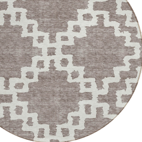 Homeroots 3' Artichoke Green And Ivory Geometric Washable Area Rug For Indoor And Outdoor Spaces, Durable Design 8' Round Polyester 593806