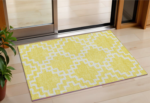 Homeroots 3' Artichoke Green And Ivory Geometric Washable Area Rug For Indoor And Outdoor Spaces, Durable Design 3' X 5' Polyester 593810