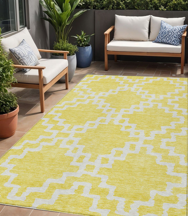 Homeroots 3' Artichoke Green And Ivory Geometric Washable Area Rug For Indoor And Outdoor Spaces, Durable Design 5' X 8' Polyester 593811